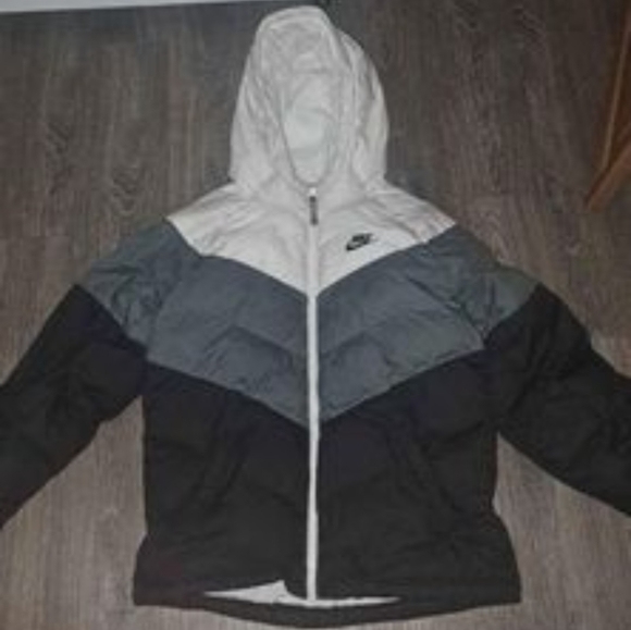 Nike puffer jacket - Picture 2 of 2